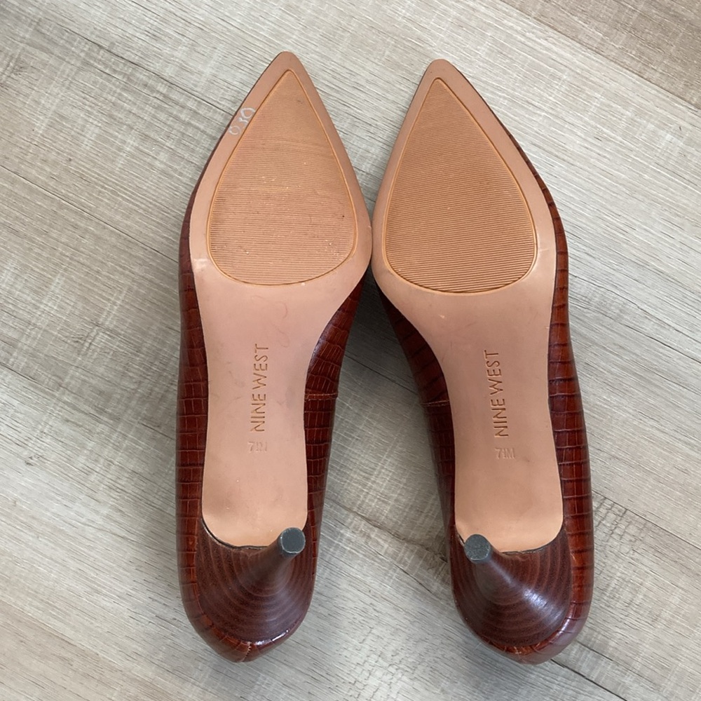 Nine West Margot Brown Embossed Leather Upper Mid-Heels Great condition! - Picture 5 of 8